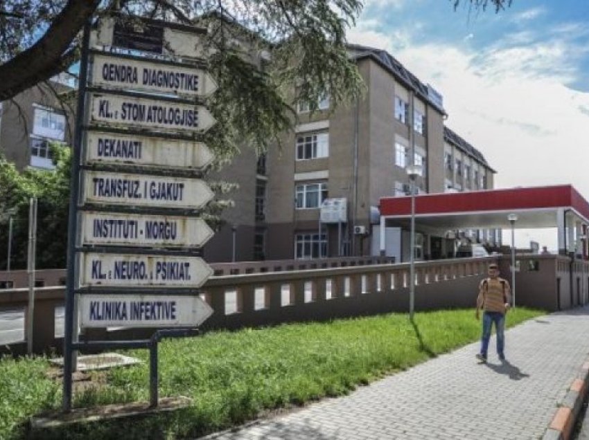 Vdes në QKUK këmbësori që u godit dje nga një automjet në Prishtinë