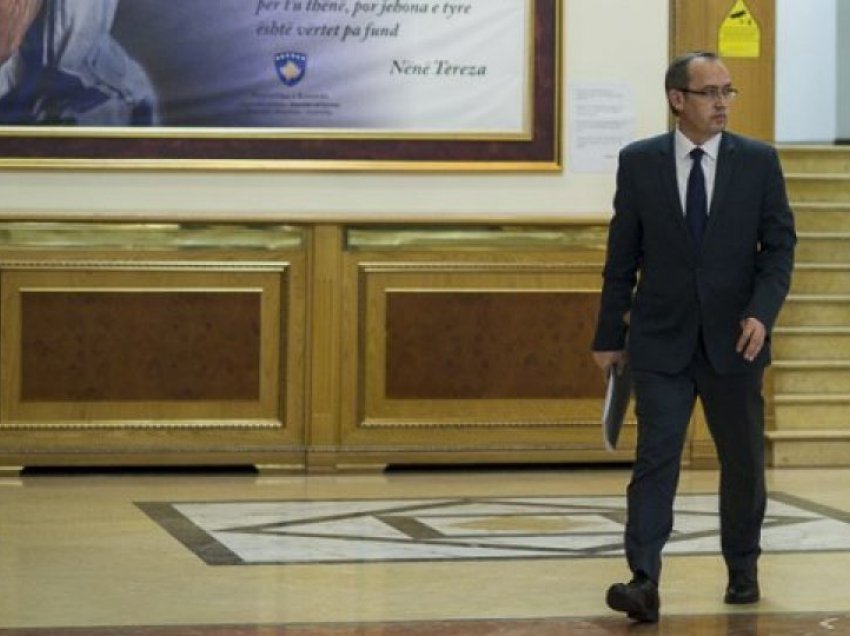 “Nuk është mashtrues, nuk ka lidhje të fshehta me Serbinë”, analisti tregon të gjitha arsyet pse Avdullah Hoti duhet të jetë kryeministër