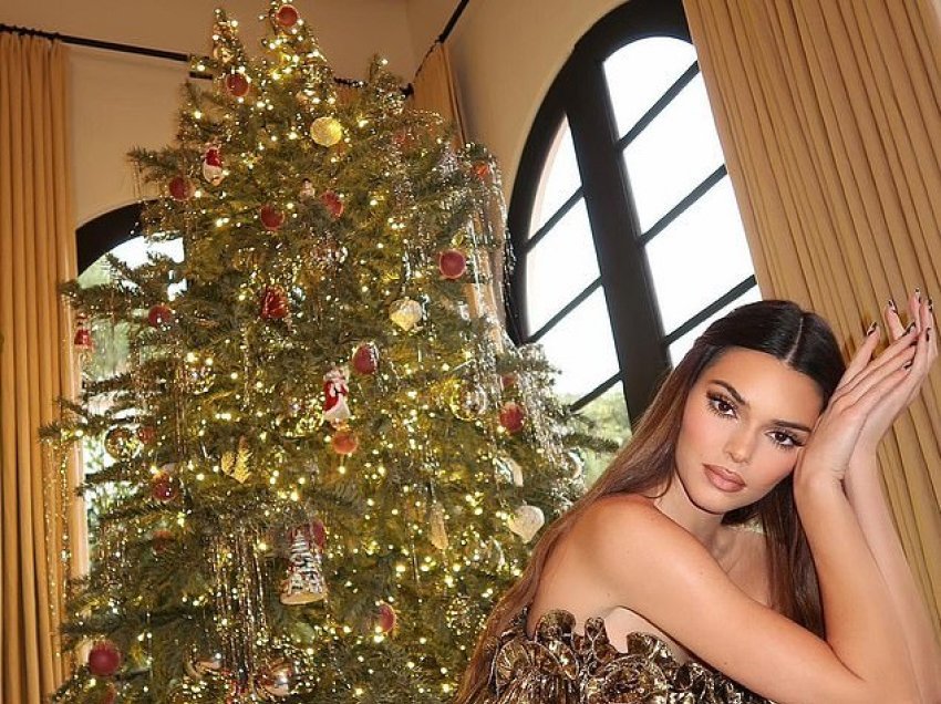 Kendall Jenner duket aq 'seksi' në festën e Krishtlindjeve