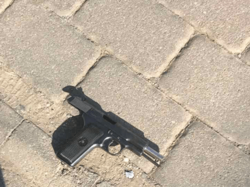 Gjendet një revole në një parking në Prishtinë