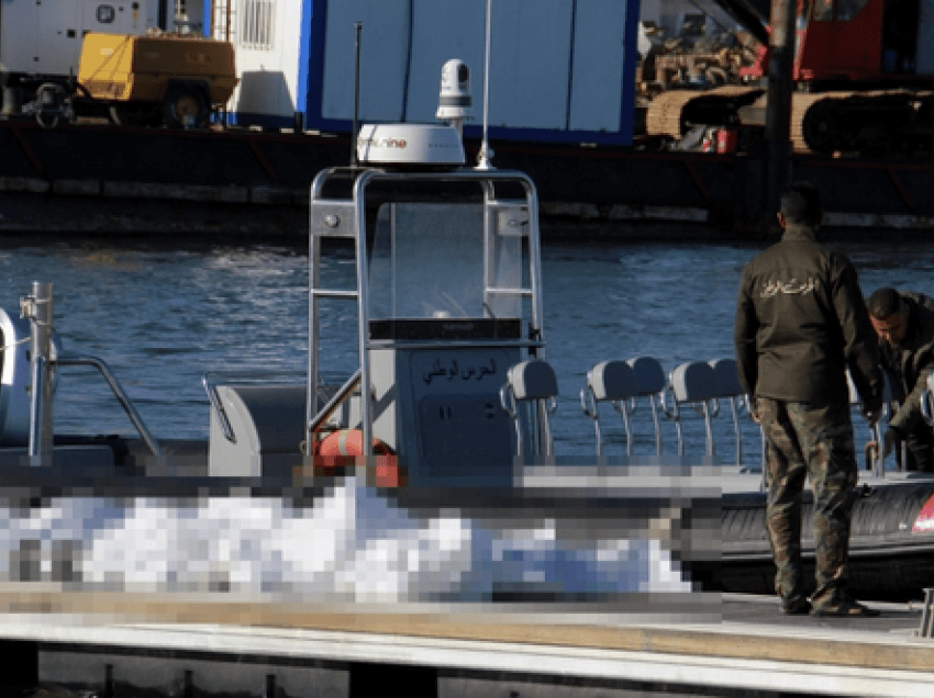 Katër gra shtatzëna mes 20 emigrantëve të mbytur në barkën e tejmbushur drejt Italisë