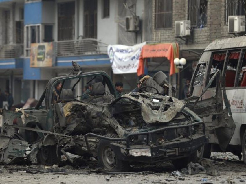 Të paktën katër njerëz u vranë në një seri shpërthimesh në Kabul