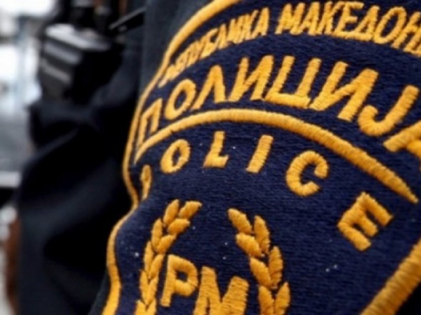 Policia e Shkupit hyn në festë në një vilë në Shkup, gjendet drogë dhe arrestohen 29 persona