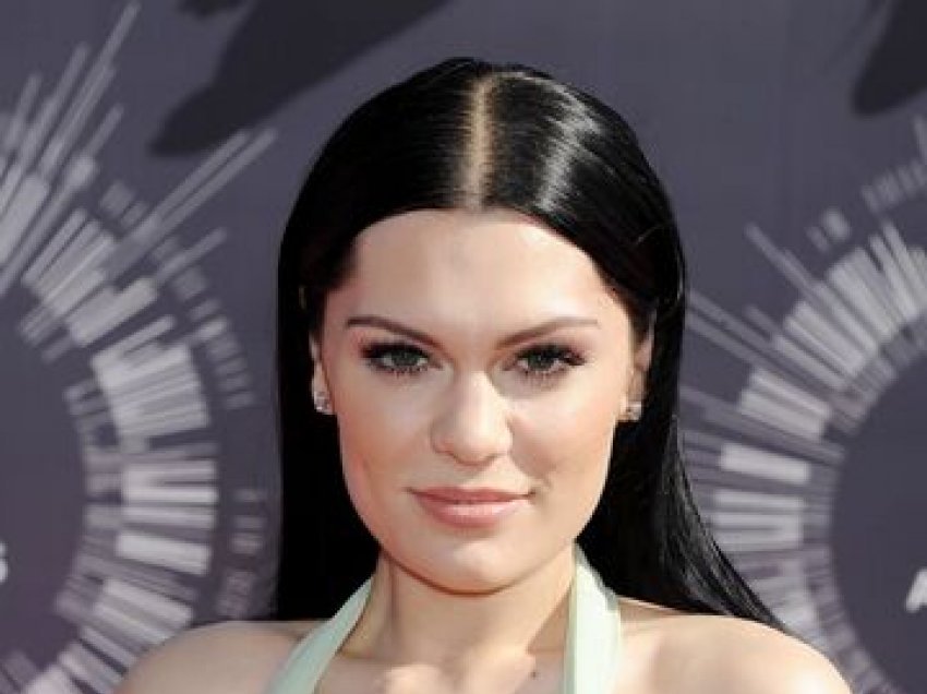 Jessie J zbulon se ka humbur dëgjimin në njërin vesh