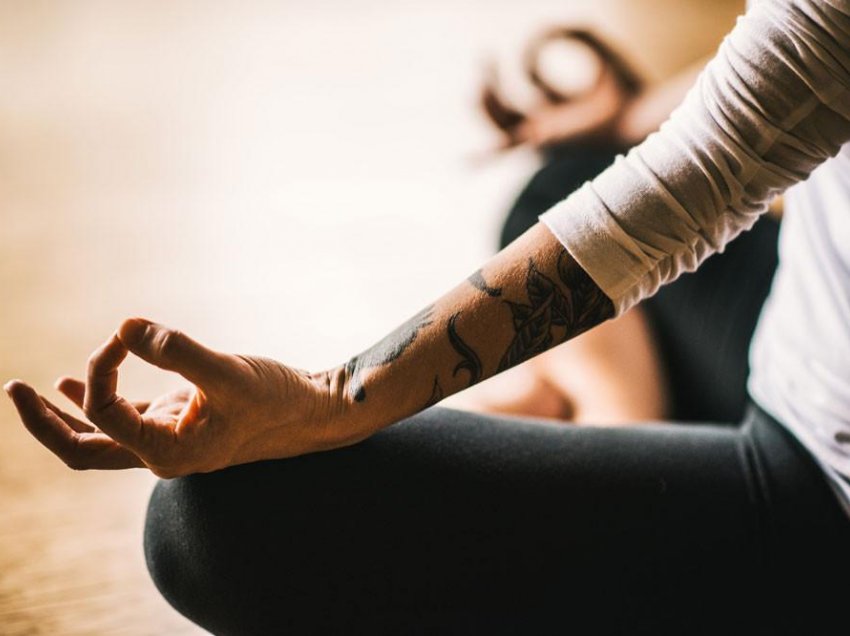 Meditimi 101: Teknikat, benefitet dhe si të filloni meditimin nga zero