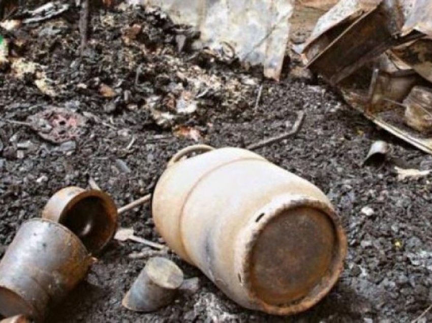 Pamje nga vendi ku shpërtheu një bombolë e gazit në një objekt në magjistralen Prishtinë – Ferizaj 