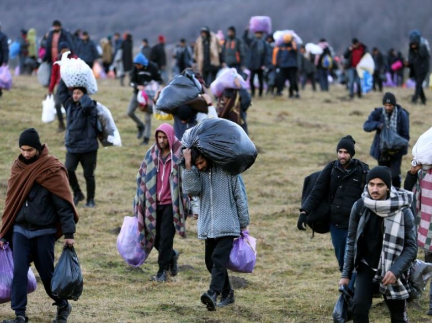 Migrantët në Bosnje sërish mbesin nën qiellin e hapur