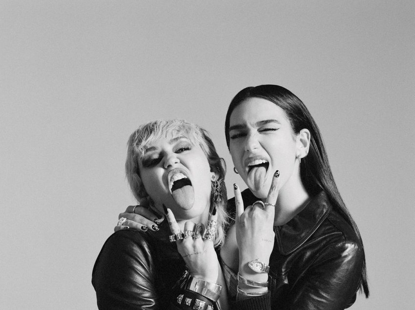 Pasi tha se nuk bënë dot seks, Miley Cyrus deklaron se e ka puthur Dua Lipën!