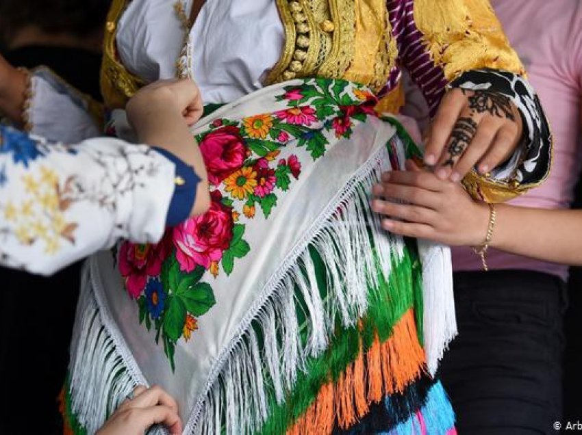 Gurgurica: Kostumet tradicionale në ‘’fshatin e grave’’