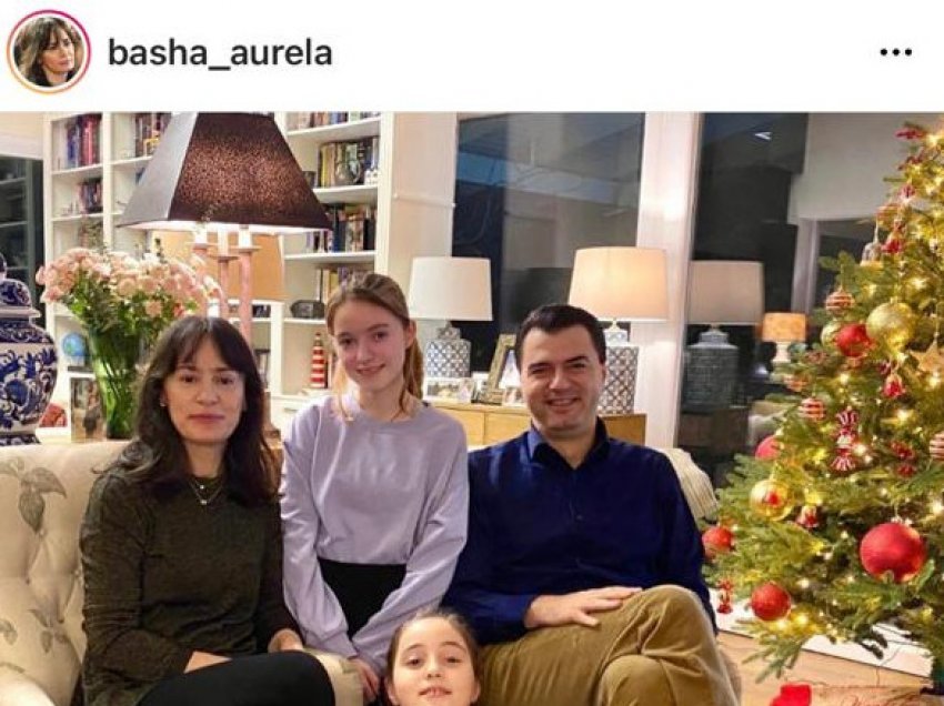 Bashkëshortja e Lulzim Bashës zgjedh një foto familjare për të uruar shqiptarët