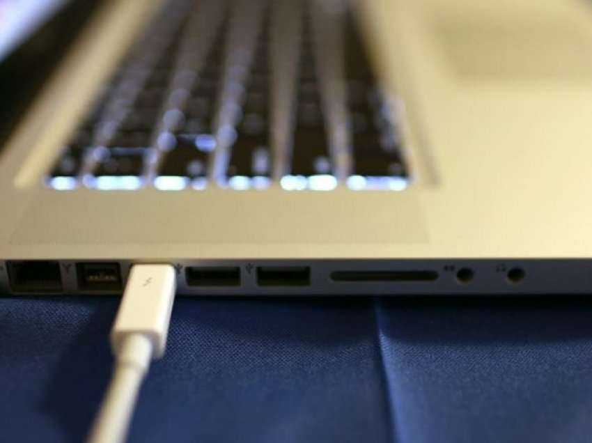 Ferizaj – vidhen 33 laptopë dhe gjashtë armë zjarri