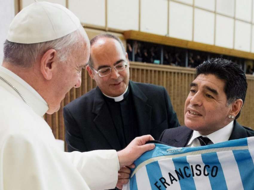 Papa për Maradonën: Ishte poet i futbollit
