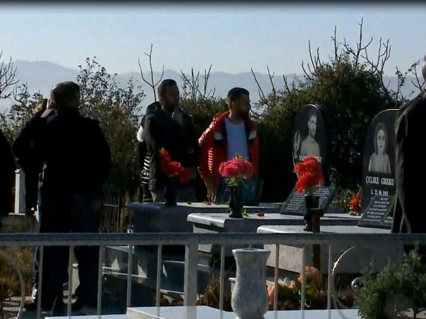 Lot dhimbjeje në Thumanë! Familjarët përkujtojnë viktimat e tërmetit të 26 Nëntorit