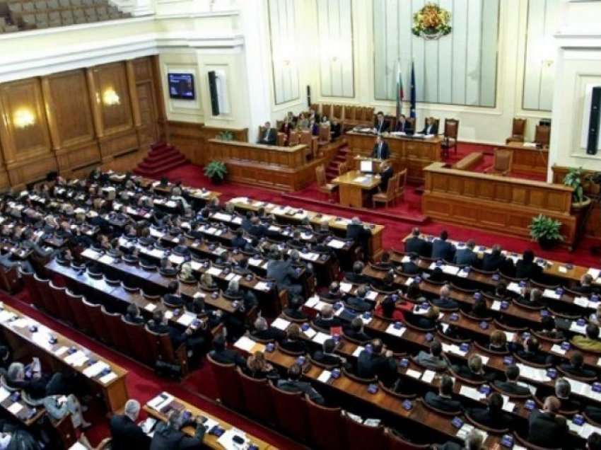 Bullgari/ Parlamenti hedh poshtë projektin për ndryshimin e Kushtetutës