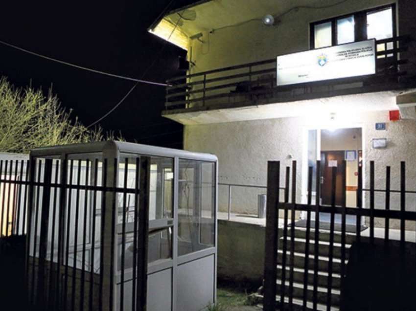 Merr flakë kulmi i Stacionit Policor në Zubin Potok