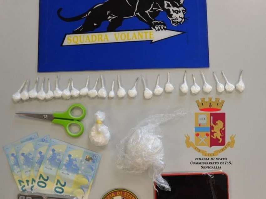  I riu shqiptar bën manovra të çuditshme me makinën e tij pranë spitalit, arrestohet nga policia me 10 mijë euro kokainë