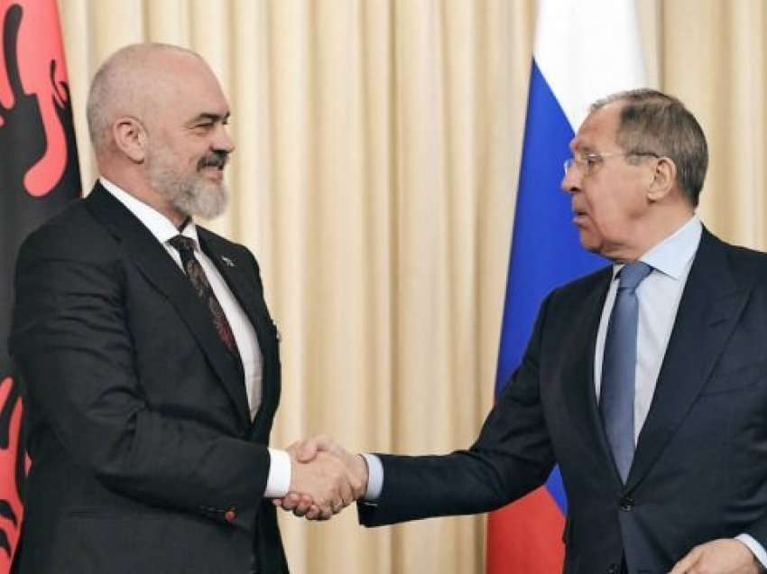 Përveç Putinit, edhe ministri i Jashtëm rus Sergej Lavrov ua uron shqiptarëve 28 nëntorin
