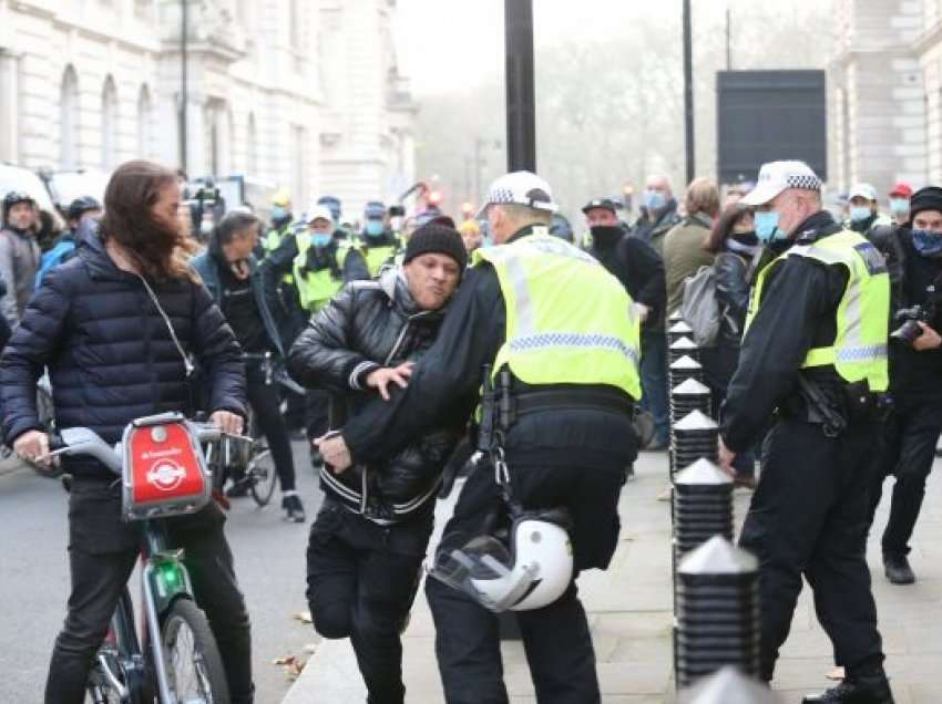 Britani/ Arrestohen 155 persona gjatë protestave