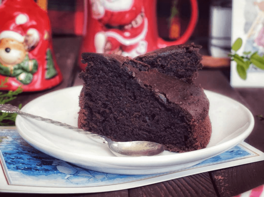 Si të përgatisni kek me kakao dhe kanellë