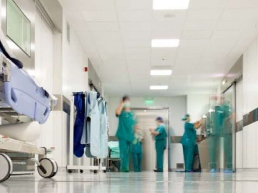 Spitalet e Kosovës ua mbyllin dyert pacientëve, ndalen operimet