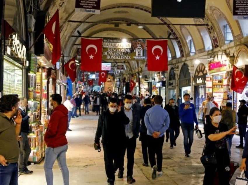 ​Turqia vendos orën policore