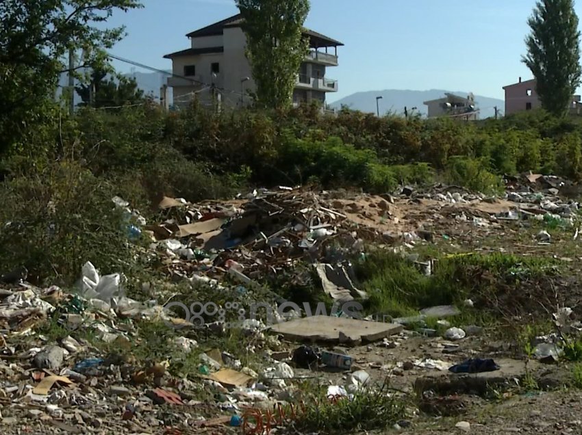 Berati me landfill pa leje mjedisore/ Mbetjet hidhen direkt në tokë, nuk trajtohen dhe diferencohen