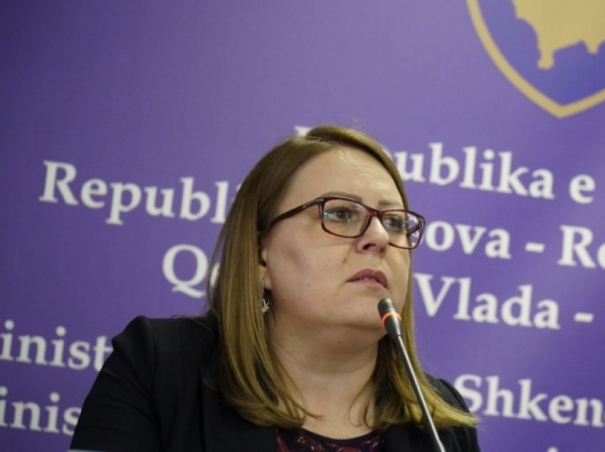 “Jo zonjë, lej pensionet ti, qitu përgjigju ti”, Gjinovci i reagon ish-ministres së LDK-së
