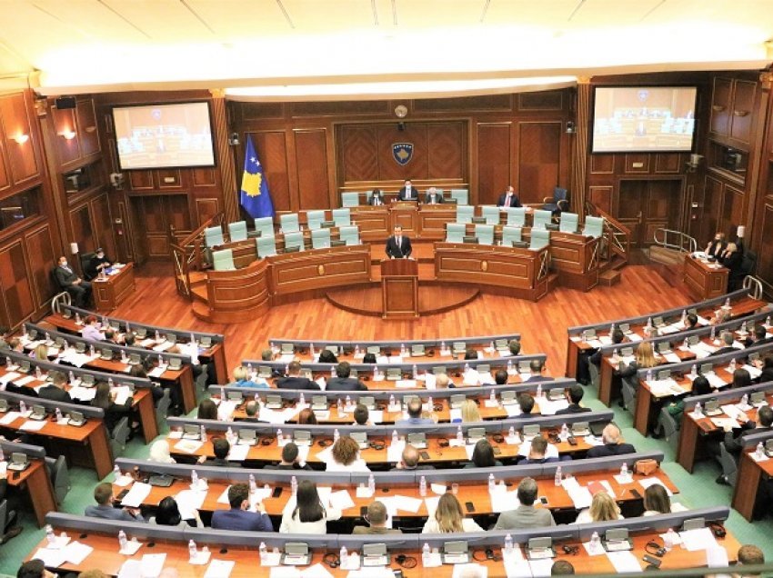 VOA: Kosova në prag të krizës së re politike