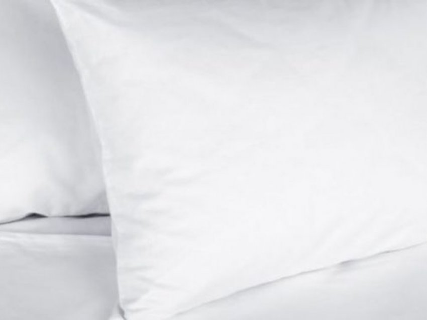 Çfarë ndodh me jastëkët nëse nuk i pastoni për një kohë të gjatë