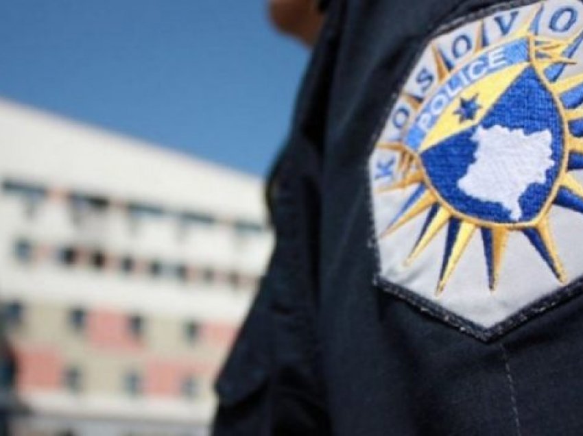 Godet me veturë një zyrtar policor në Vitomiricë të Pejës, policia në kërkim të dyshuarit