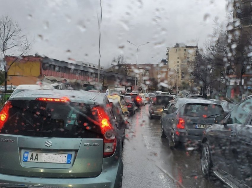 Trafik mbytës në Tiranë, Vasili: I shkatërruan qytetarët nga nervat dhe nga paratë