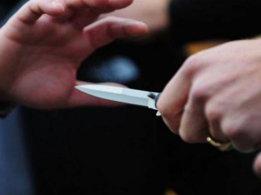 Sulmohet me thikë një person në Podujevë