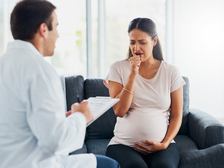 Ka arsye për shqetësim nëse gjatë shtatzënisë vjen deri te kollitja e shpeshtë