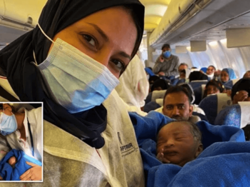 Avioni bën ulje emergjence teksa gruaja lind beben gjatë fluturimit
