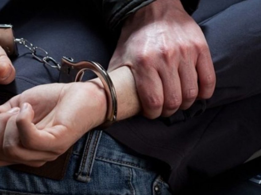 Kundërshtoi me dhunë policët, arrestohet 41-vjeçari në Kolonjë