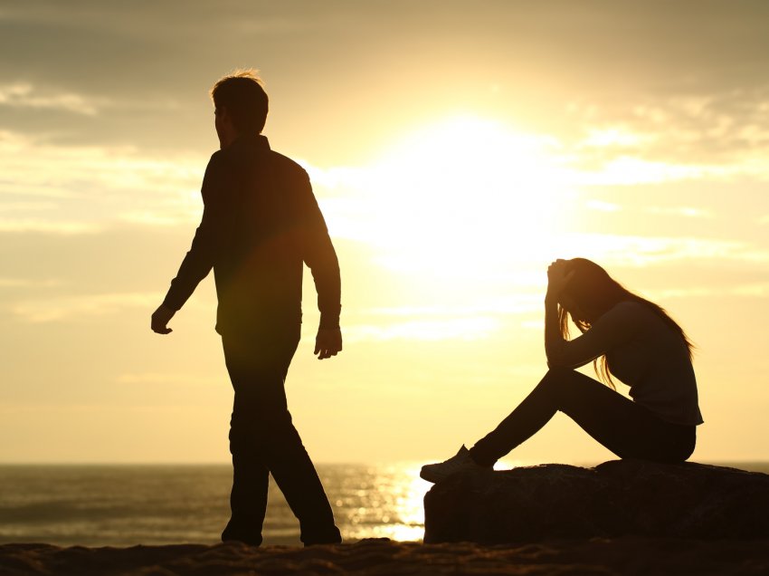6 arsye pse një burrë e braktis gruan, edhe pse e dashuron