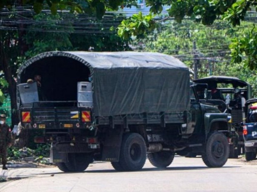 Ushtria e Birmanisë po u kërkon para familjarëve të protestuesve të vrarë për t’i marrë trupat e tyre