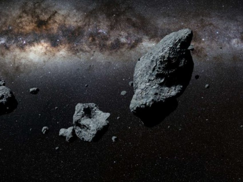 Tre asteroidë të mëdhenj sa fusha e futbollit do të bëjnë rrugëtimin më të afërt nga Toka, javën e ardhshme
