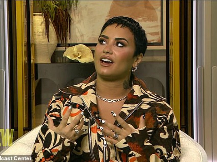 Demi Lovato kritikon ashpër restaurantin e njohur për shkak të inventarit të tepërt të drejtuar nga dieta