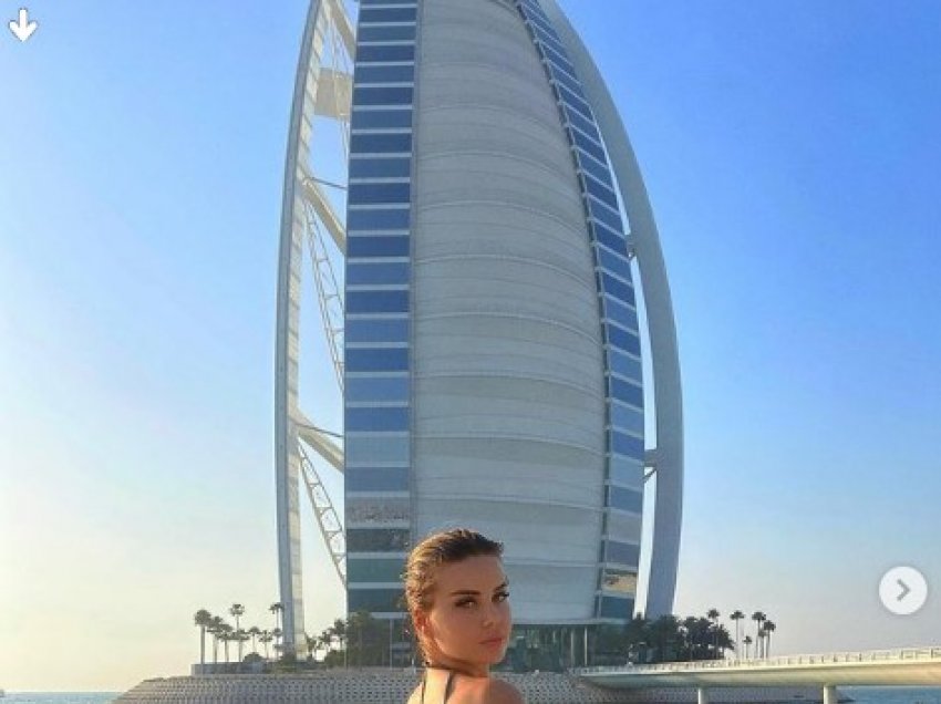 Edhe Kejvina në Dubai, e bën ‘nxehtë’ me foto nga plazhi