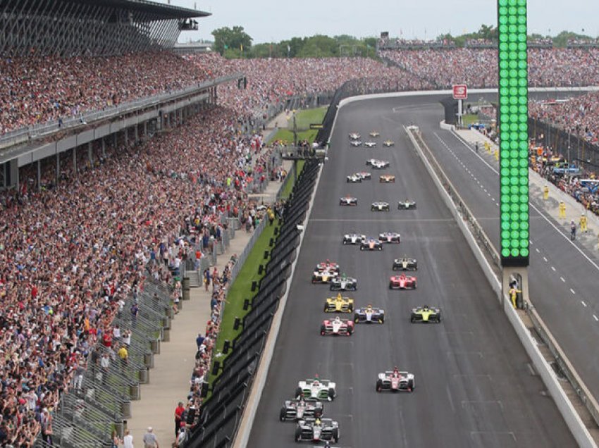 Indianapolis hapi dyertë për fansat e automobilizmit