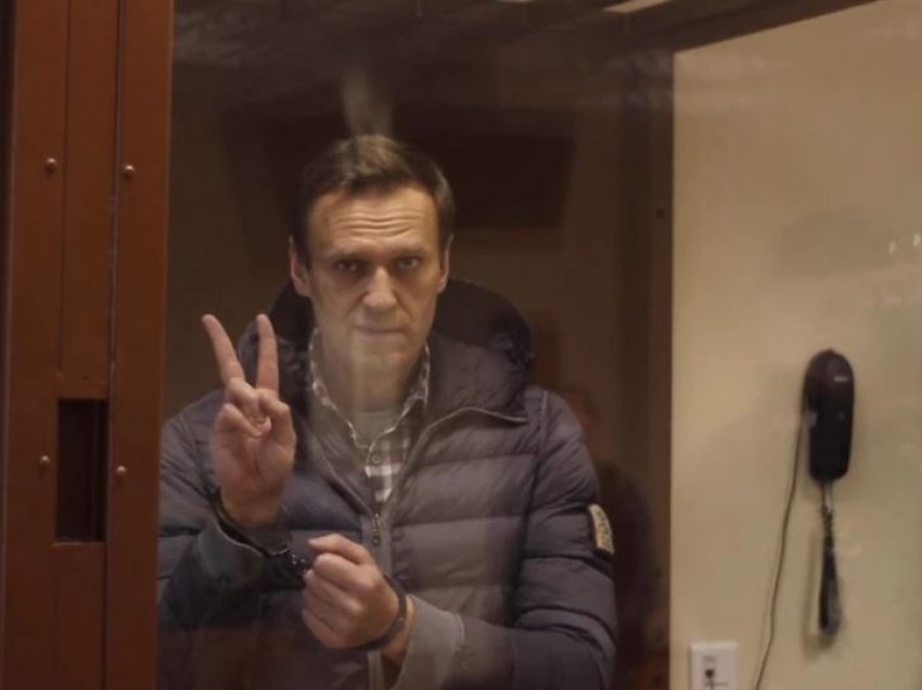 Mjekët i kërkojnë Navalnyt të ndalë menjëherë grevën e urisë