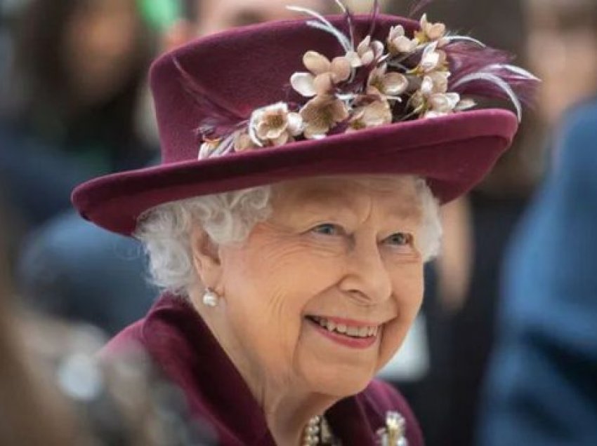 95 vjet më pas, disa privilegje që gëzon Mbretëresha Elizabeth mund t’ju duken të çuditshme