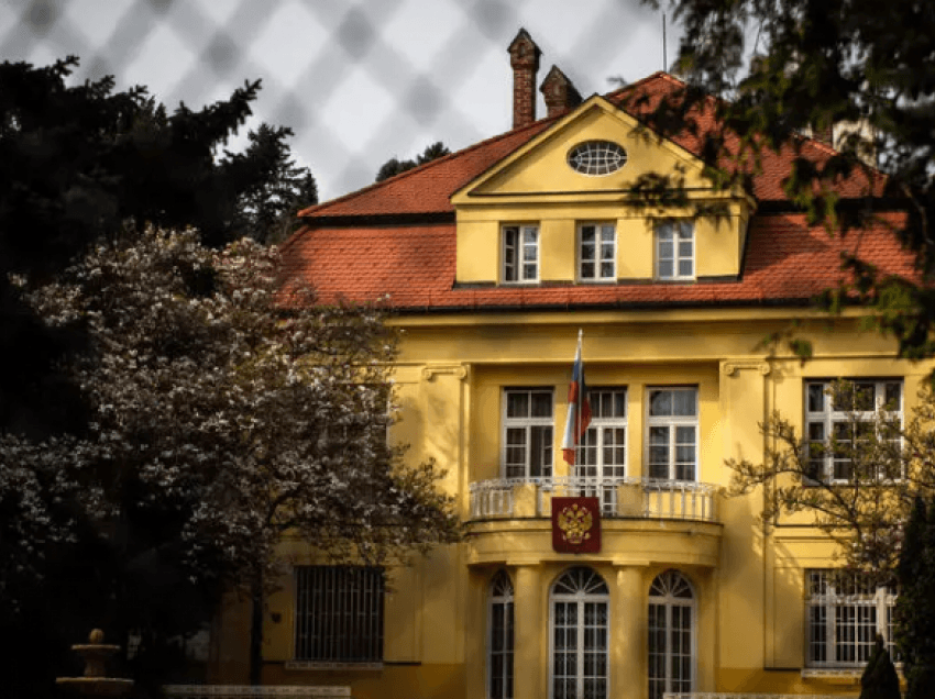 Sllovakia dëbon tre diplomatë rusë