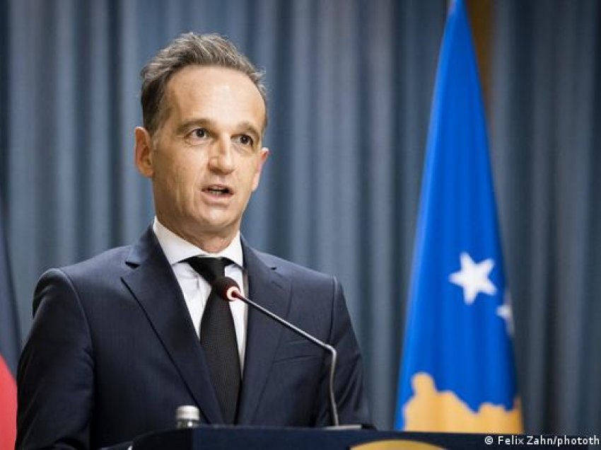 “Ministri gjerman e kushtëzoi Vuçiqin për dialogun me Kosovën”