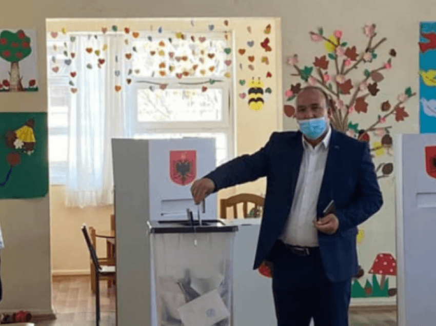 Edhe Shpejtim Bulliqi voton në Shqipëri