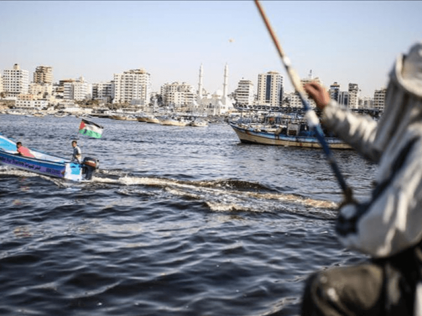 Izraeli mbyll zonën e peshkimit në Rripin e Gazës