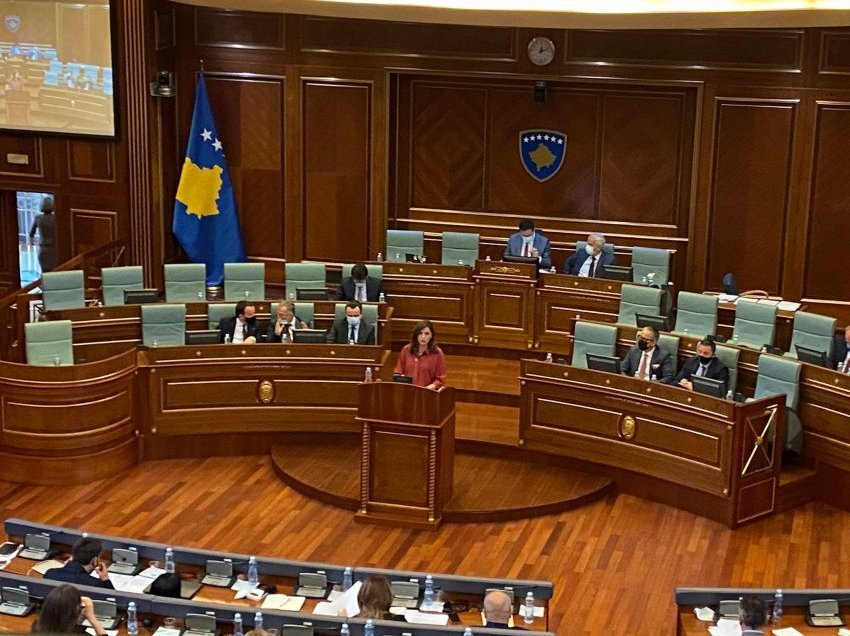 Ministrja Haxhiu: Të ndryshohet neni i Kodit për gjykim në mungesë