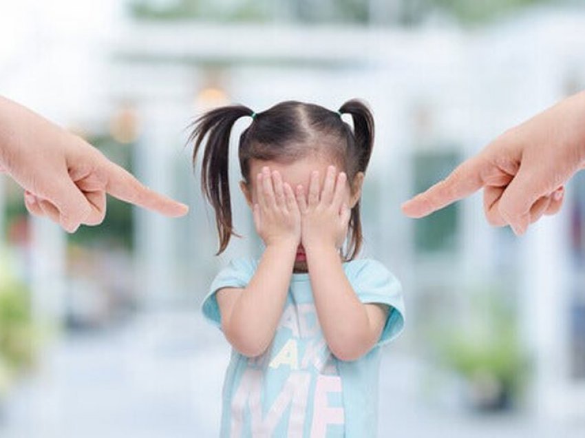 14 fjali toksike që prindërit s'duhet t'ua thonë kurrë fëmijëve!
