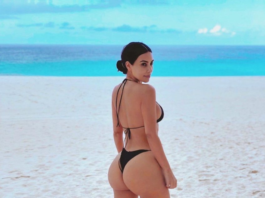 Poza në plazh, Kim Kardashian ngacmon imagjinatën
